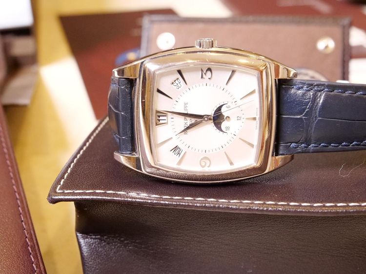 Patek Philippe annual callendar 5135G  รูปที่ 8