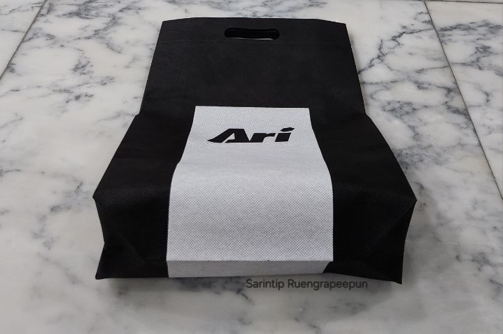 ARI SPUNBOND BAG ถุงผ้าอเนกประสงค์ สีดำแถบขาว จาก Ari Shop ขนาด 28×35×10 ซม.(11"×14"×4") รูปที่ 6