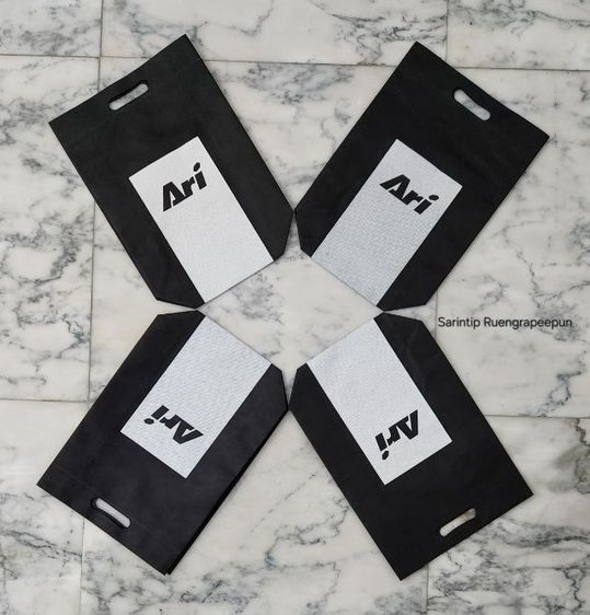 ARI SPUNBOND BAG ถุงผ้าอเนกประสงค์ สีดำแถบขาว จาก Ari Shop ขนาด 28×35×10 ซม.(11"×14"×4") รูปที่ 10