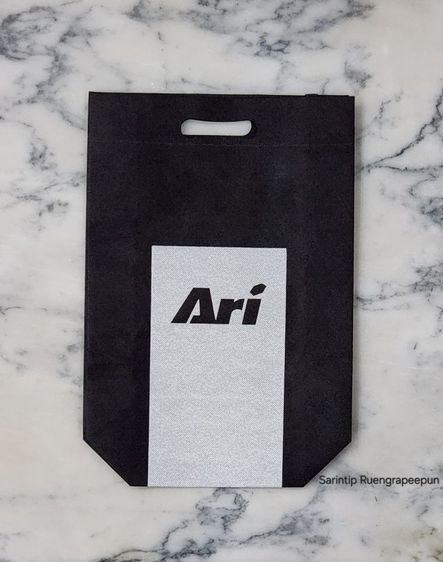 ARI SPUNBOND BAG ถุงผ้าอเนกประสงค์ สีดำแถบขาว จาก Ari Shop ขนาด 28×35×10 ซม.(11"×14"×4") รูปที่ 7