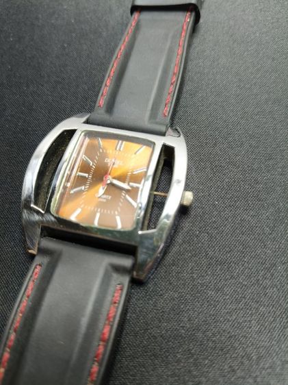 นาฬิกาข้อมือชาย ทรงสปอร์ต หน้าปัดน้ำตาล สายดำด้ายแดง รูปที่ 8