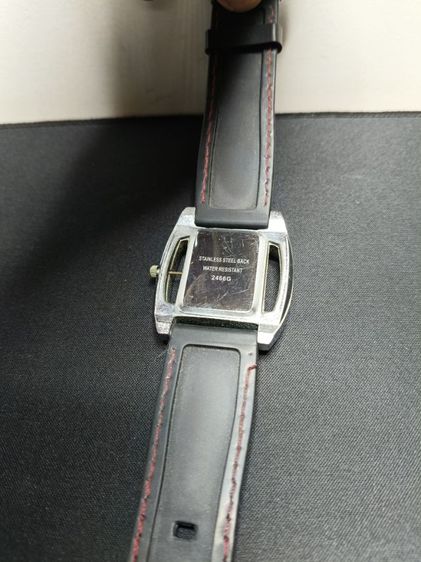 นาฬิกาข้อมือชาย ทรงสปอร์ต หน้าปัดน้ำตาล สายดำด้ายแดง รูปที่ 9