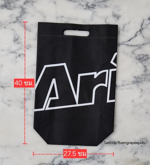 ARI OUTLINE SPUNBOND BAG ถุงผ้าอเนกประสงค์ สีดำอาริโลโก้แบบเส้นขอบขาว จาก Ari Shop ขนาด 27.5×35×10 ซม.(11"×14"×4")  รูปที่ 9