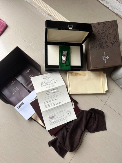 Patek Phillipe 4910-20G-011 full set white gold