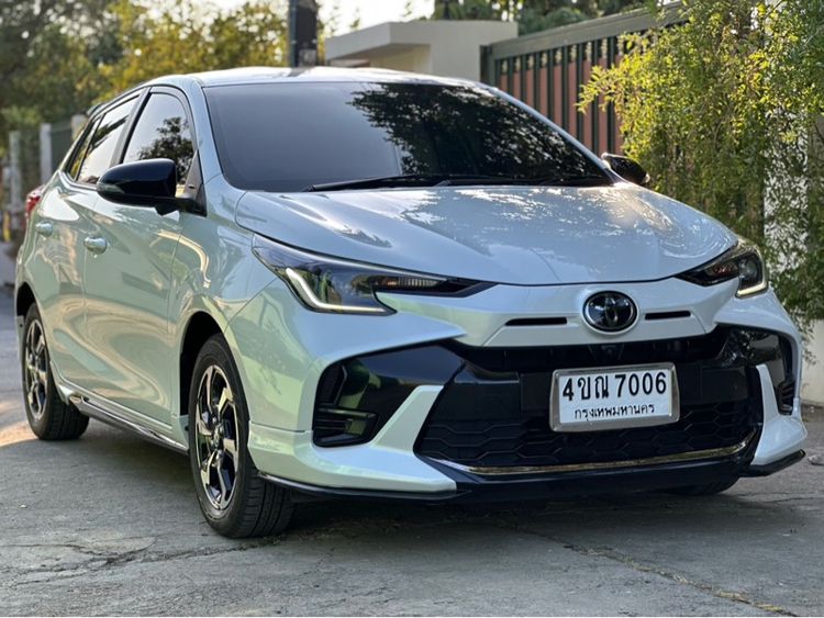 Toyota Yaris 2023 1.2 Premium Sedan เบนซิน ไม่ติดแก๊ส เกียร์อัตโนมัติ ขาว รูปที่ 3