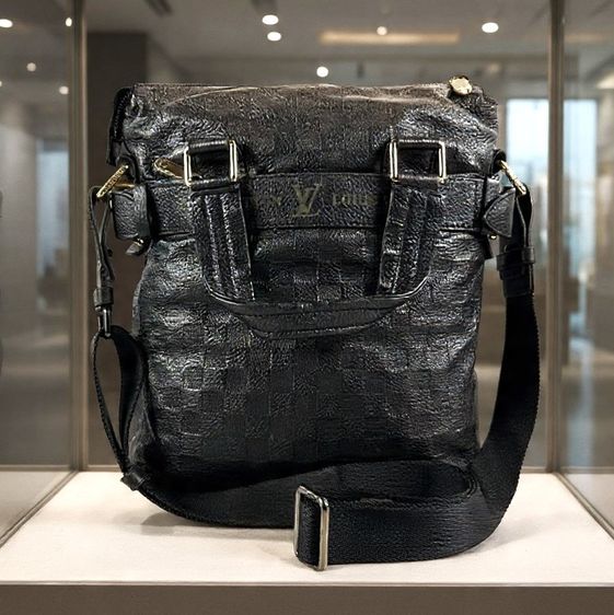 Louis Vuitton Messenger Voyager PM Monogram Shadow Leather  รูปที่ 11