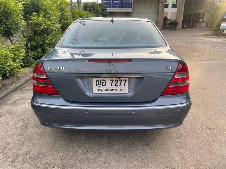 Mercedes-Benz E-Class 2005 E240 Sedan เบนซิน ไม่ติดแก๊ส เกียร์อัตโนมัติ เทา รูปที่ 2