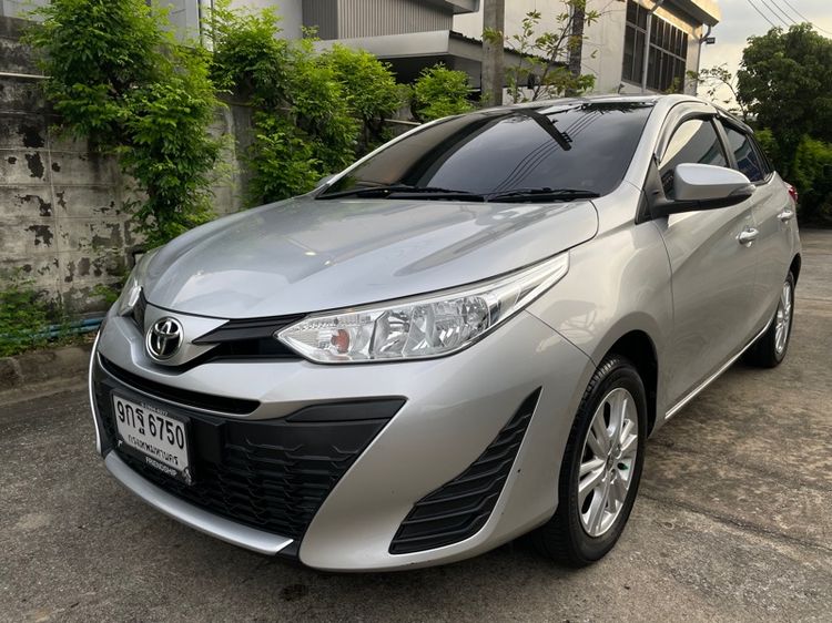 Toyota Yaris 2019 1.2 E Sedan เบนซิน ไม่ติดแก๊ส เกียร์อัตโนมัติ บรอนซ์เงิน รูปที่ 2