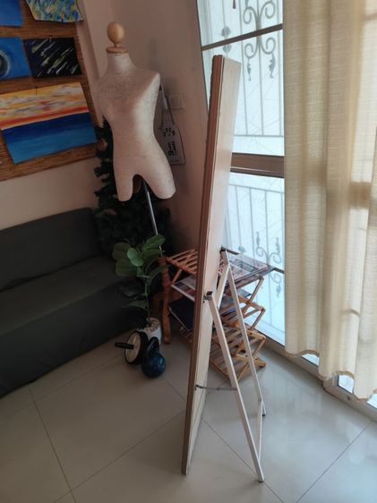 กระจกตั้งพื้น