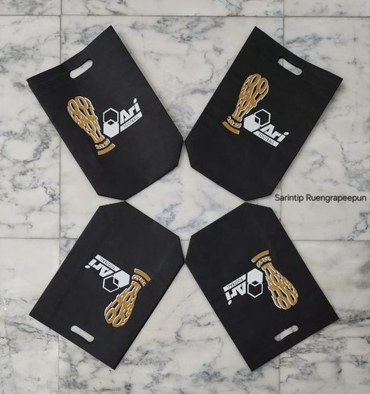 ARI FOOTBALL SPUNBOND BAG ถุงผ้าอเนกประสงค์ สีดำฟุตบอลโลก จาก Ari Shop ขนาด 27.5×35×10 ซม.(11"×14"×4") รูปที่ 8