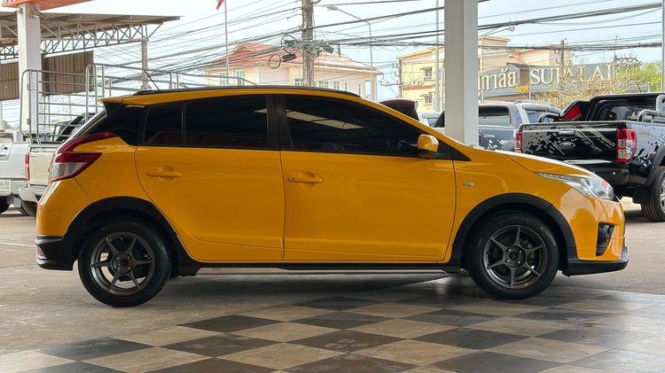 Toyota Yaris 2017 1.2 TRD Sportivo Sedan เบนซิน ไม่ติดแก๊ส เกียร์อัตโนมัติ เหลือง รูปที่ 4