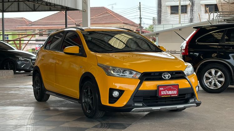 Toyota Yaris 2017 1.2 TRD Sportivo Sedan เบนซิน ไม่ติดแก๊ส เกียร์อัตโนมัติ เหลือง รูปที่ 3