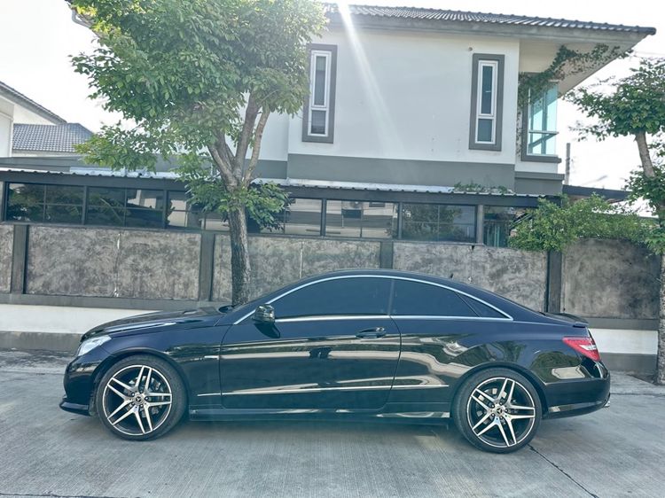 Mercedes-Benz E-Class 2012 E200 CGI Sedan เบนซิน เกียร์อัตโนมัติ ดำ รูปที่ 4