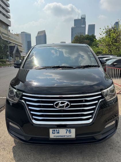 รถ Hyundai H-1  2.5 Deluxe สี ดำ