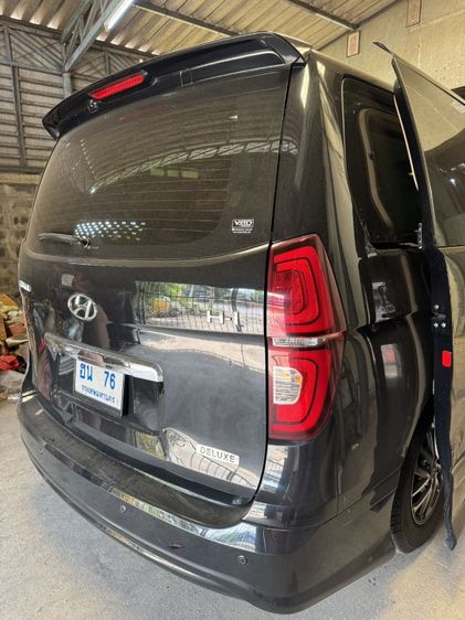 Hyundai H-1  2018 2.5 Deluxe Van ดีเซล ไม่ติดแก๊ส เกียร์อัตโนมัติ ดำ รูปที่ 3