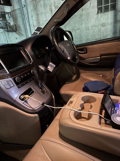 Hyundai H-1  2018 2.5 Deluxe Van ดีเซล ไม่ติดแก๊ส เกียร์อัตโนมัติ ดำ รูปที่ 4