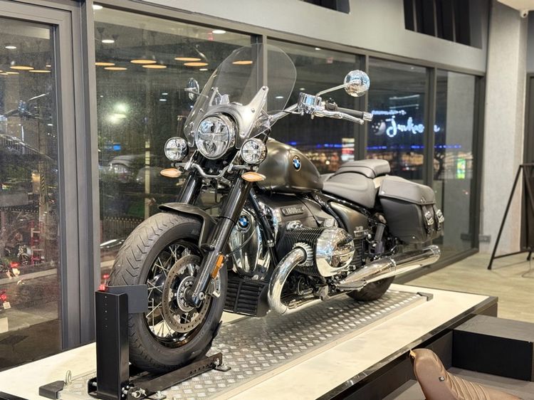 BMW R18