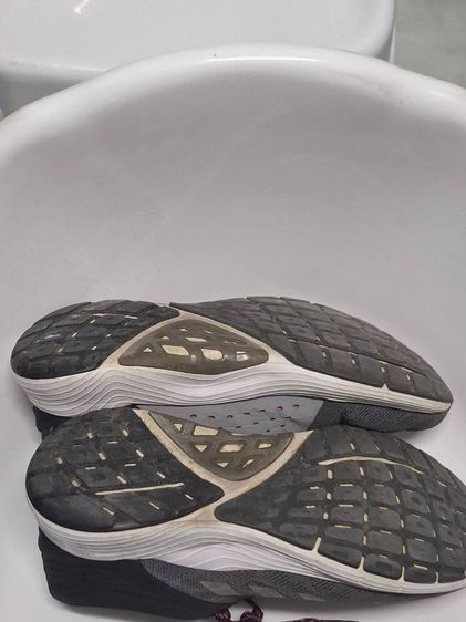 รองเท้าผ้าใบสำหรับวิ่งหรือเดินเบอร์ 39 ตำหนิตามรูป รูปที่ 4