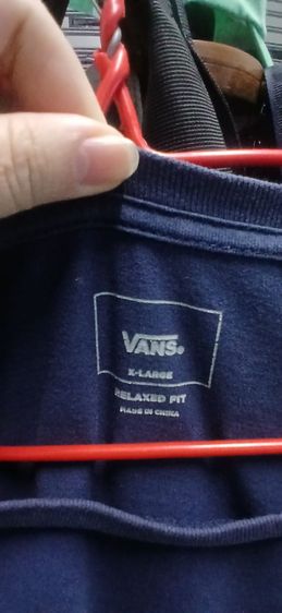 เสื้อยืดสีน้ำเงินยี่ห้อ vans มือสอง size XL รูปที่ 3