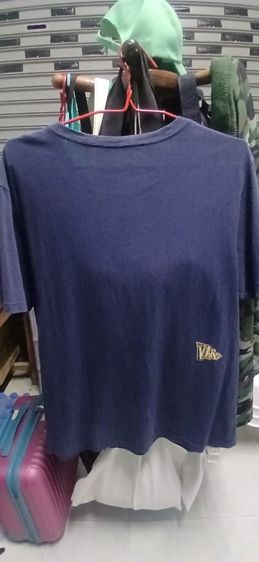 เสื้อยืดสีน้ำเงินยี่ห้อ vans มือสอง size XL รูปที่ 2