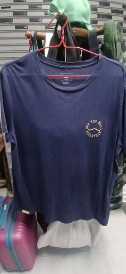 เสื้อยืดสีน้ำเงินยี่ห้อ vans มือสอง size XL