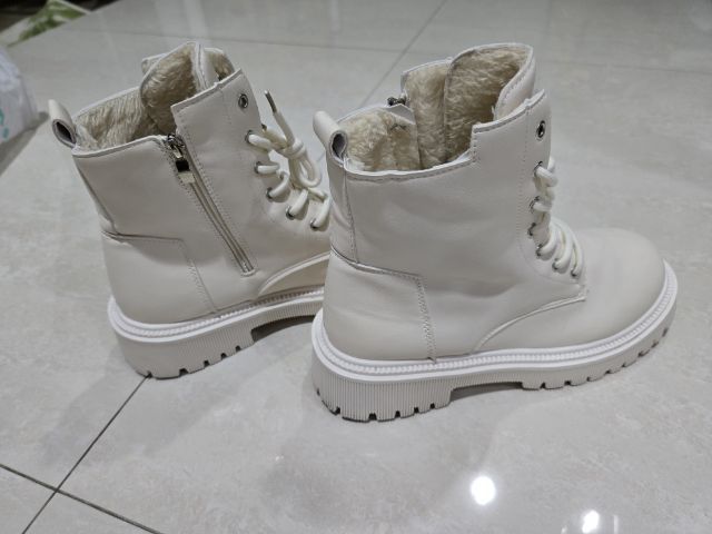 รองเท้าบูท size 41 บุขน กันหนาว กันลื่น สีขาว รูปที่ 3