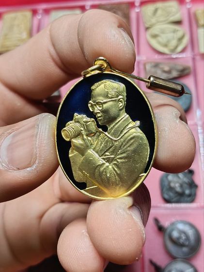 เหรียญ 6 รอบ พ่อ ร9 รูปที่ 2