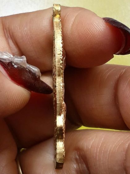 เหรียญนั่งพานหลวงปู่ทิม วัดละหารไร่ กะไหล่ทอง รูปที่ 4