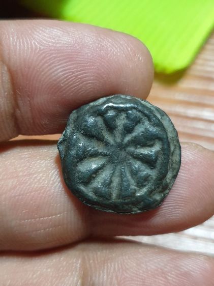 เหรียญหล่องบน้ำอ้อย พิมพ์ หลวงพ่อน้อย ไม่ทราบวัดปีที่ออก สภาพเก่าได้อายุ  รูปที่ 7