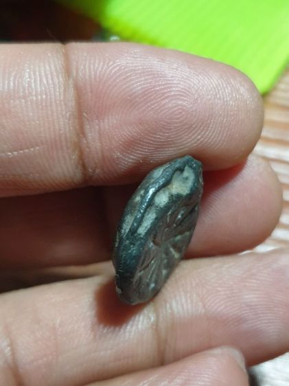 เหรียญหล่องบน้ำอ้อย พิมพ์ หลวงพ่อน้อย ไม่ทราบวัดปีที่ออก สภาพเก่าได้อายุ  รูปที่ 6