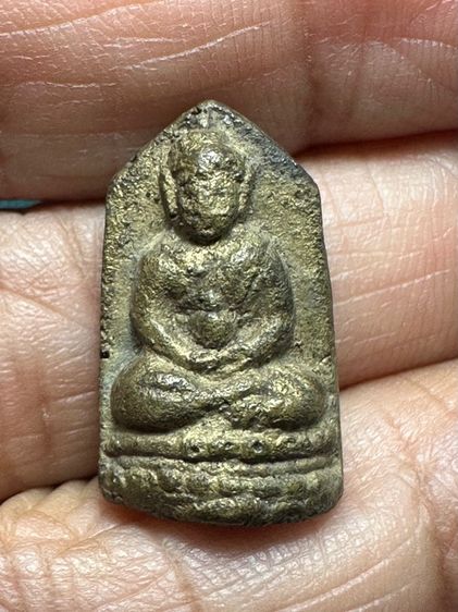 🙏เหรียญหล่อพระชัยวัฒน์ครึ่งซีก ไม่ทราบที่