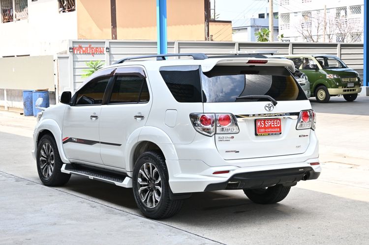 Toyota Fortuner 2015 3.0 TRD Sportivo 4WD Utility-car ดีเซล ไม่ติดแก๊ส เกียร์อัตโนมัติ ขาว รูปที่ 4