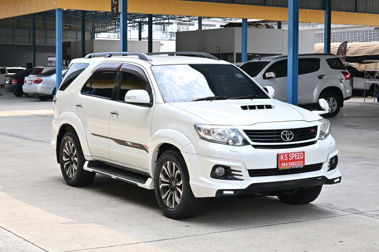 Toyota Fortuner 2015 3.0 TRD Sportivo 4WD Utility-car ดีเซล ไม่ติดแก๊ส เกียร์อัตโนมัติ ขาว รูปที่ 3