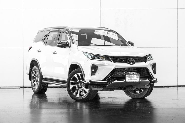 Toyota Fortuner 2020 2.8 Legender Black Top 4WD Sedan ดีเซล ไม่ติดแก๊ส เกียร์อัตโนมัติ ขาว รูปที่ 3