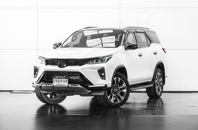 Toyota Fortuner 2020 2.8 Legender Black Top 4WD Sedan ดีเซล ไม่ติดแก๊ส เกียร์อัตโนมัติ ขาว รูปที่ 2