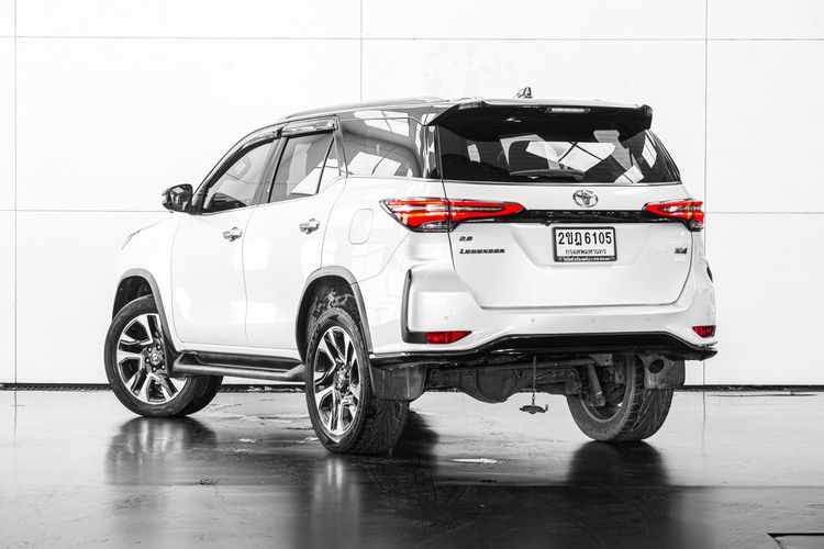 Toyota Fortuner 2020 2.8 Legender Black Top 4WD Sedan ดีเซล ไม่ติดแก๊ส เกียร์อัตโนมัติ ขาว รูปที่ 4
