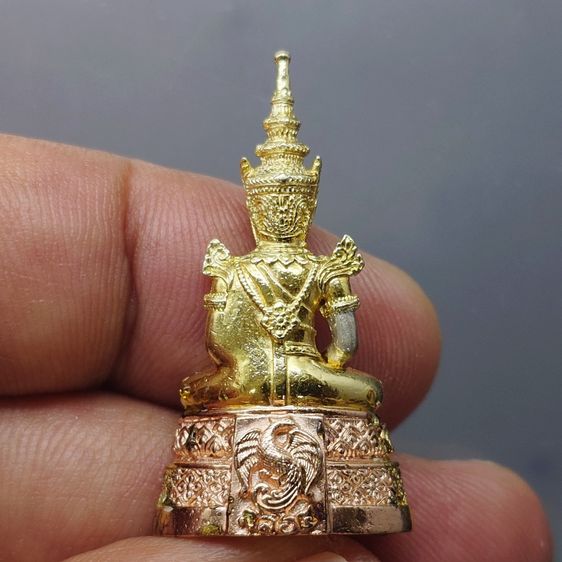พระพุทธมหามณีรัตนปฏิมากร (พระแก้วมรกต) เนื้อเงินสามกษัตริย์ กรมสรรพสามิต ครบรอบ 64 ปี พ.ศ.2539 พร้อมกล่องเดิม รูปที่ 4