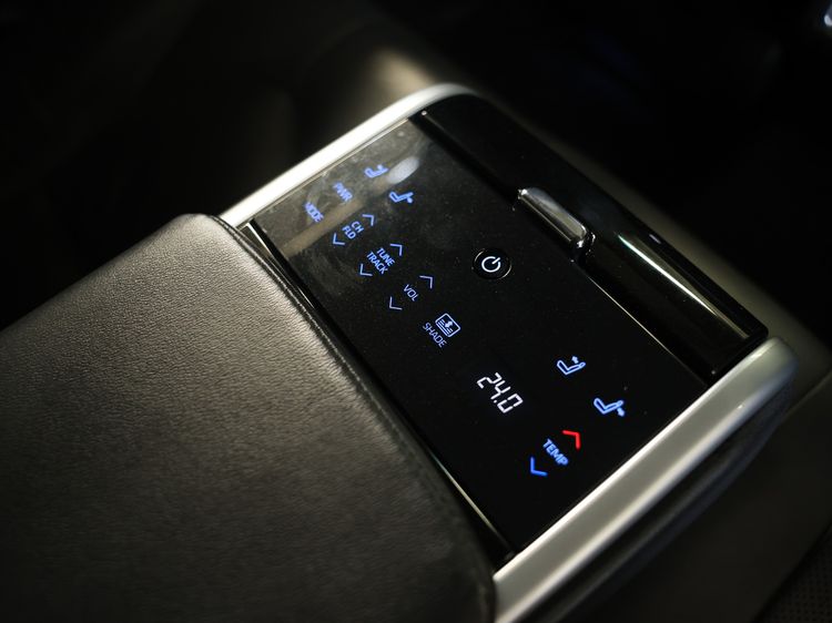 Toyota Camry 2022 2.5 HEV Premium Luxury Sedan ไฮบริด ไม่ติดแก๊ส เกียร์อัตโนมัติ ขาว รูปที่ 4