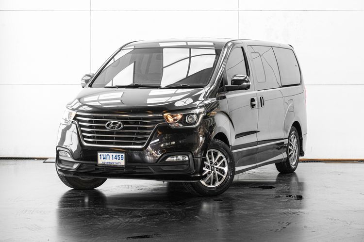รถ Hyundai H-1  2.5 Deluxe สี น้ำตาล