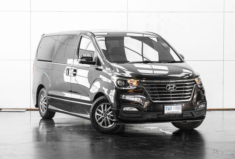 Hyundai H-1  2018 2.5 Deluxe Sedan ดีเซล ไม่ติดแก๊ส เกียร์อัตโนมัติ น้ำตาล รูปที่ 2