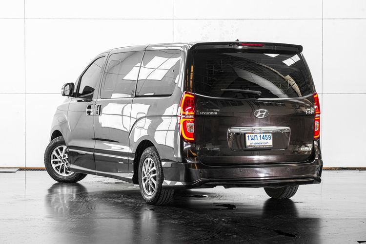 Hyundai H-1  2018 2.5 Deluxe Sedan ดีเซล ไม่ติดแก๊ส เกียร์อัตโนมัติ น้ำตาล รูปที่ 4