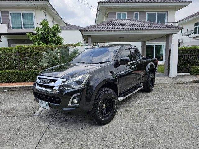 Isuzu D-MAX 2017 1.9 Hi-Lander L Sedan ดีเซล เกียร์ธรรมดา ดำ รูปที่ 3