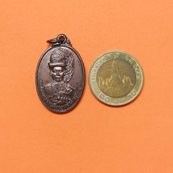 เหรียญ พระมงกุฎเกล้าเจ้าอยู่หัว รัชกาลที่ 6 หลัง พระครูกาญจนธรรมรัช วัดหนองไม้เอี้อย ที่ระลึกในงานเปิดค่ายลูกเสือพงศ์รัตน์ กาญจนบุรี รูปที่ 5