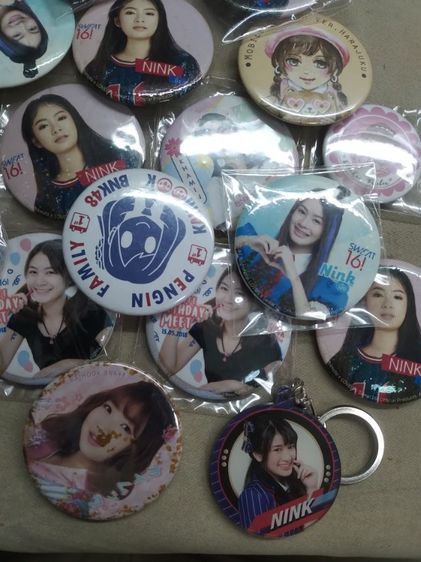 เข็มกลัดติดเสื้อรูปสาวสวยขายยกกอง250บาทรวมค่าส่ง รูปที่ 2