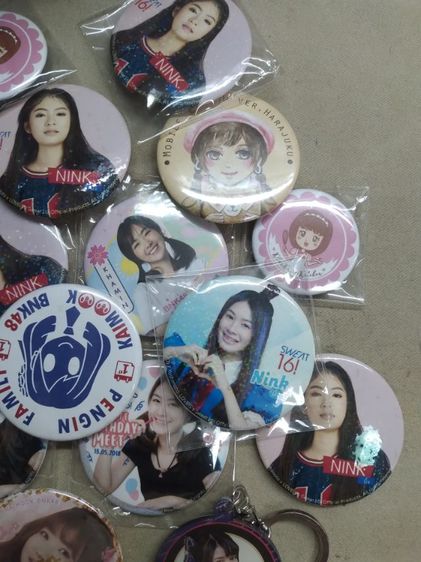 เข็มกลัดติดเสื้อรูปสาวสวยขายยกกอง250บาทรวมค่าส่ง รูปที่ 3