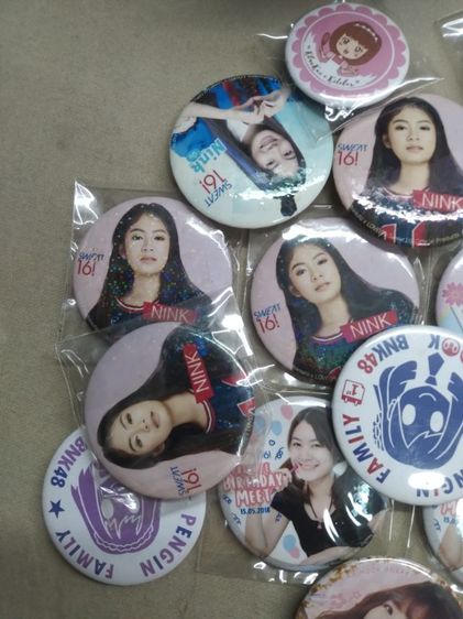 เข็มกลัดติดเสื้อรูปสาวสวยขายยกกอง250บาทรวมค่าส่ง