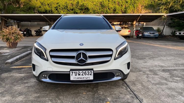 รถ Mercedes-Benz GLA-Class GLA200 สี ขาว