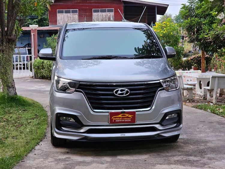 Hyundai H-1  2019 2.5 Maesto Touring Van ดีเซล ไม่ติดแก๊ส เกียร์อัตโนมัติ บรอนซ์เงิน รูปที่ 4