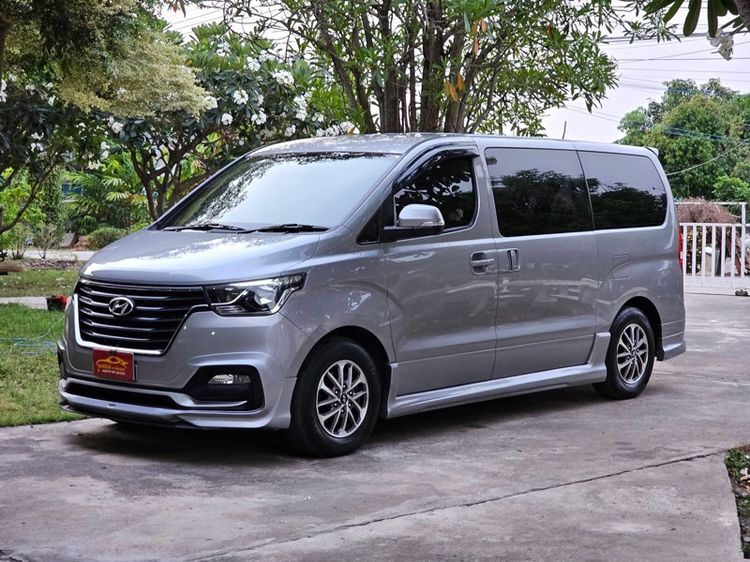 Hyundai H-1  2019 2.5 Maesto Touring Van ดีเซล ไม่ติดแก๊ส เกียร์อัตโนมัติ บรอนซ์เงิน รูปที่ 2