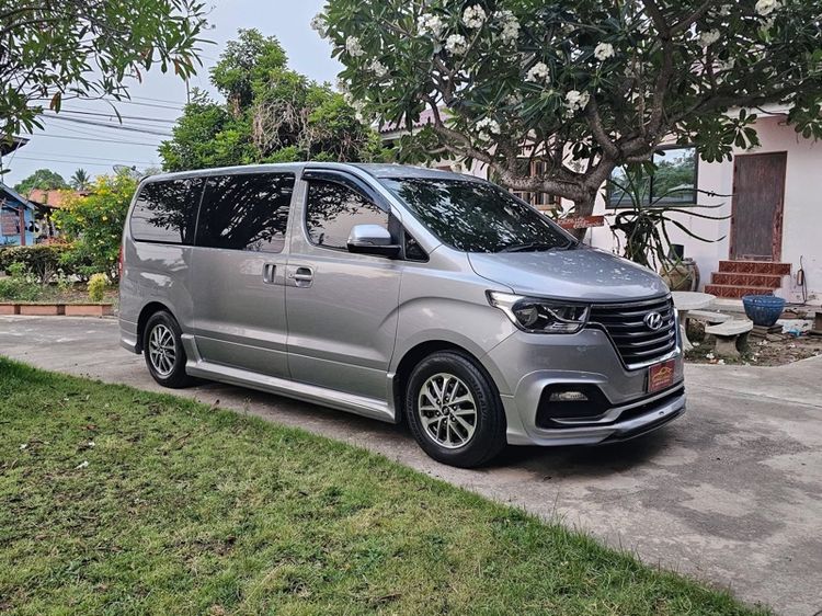 Hyundai H-1  2019 2.5 Maesto Touring Van ดีเซล ไม่ติดแก๊ส เกียร์อัตโนมัติ บรอนซ์เงิน รูปที่ 3